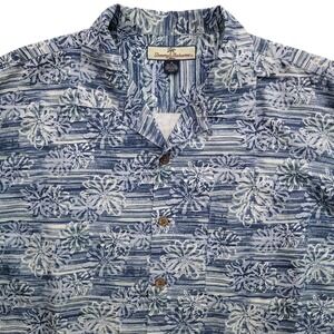 Tommy Bahama Shirt Mens M 100% Silk Blue Abstract Floral Hawaiian Camp Button Up